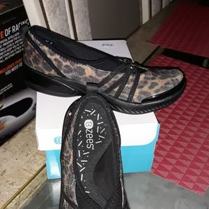 Bzees Niche  Black/Brown Slip on